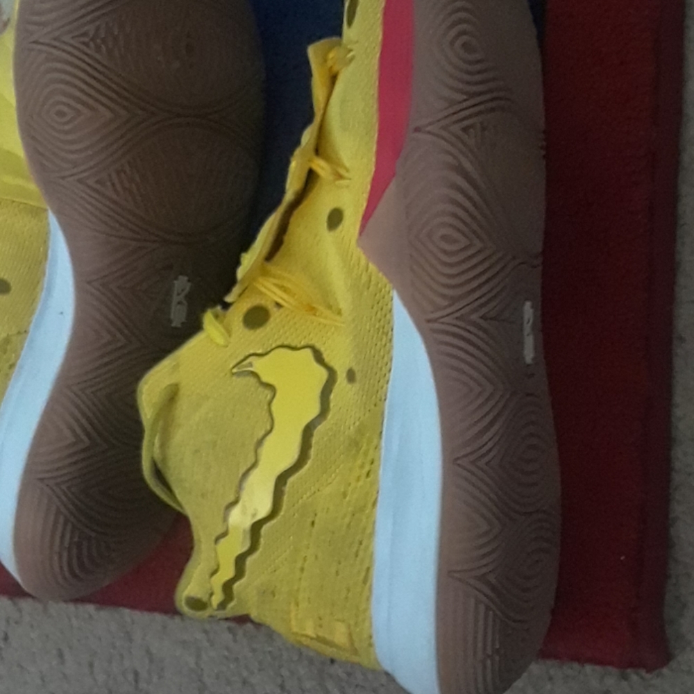 Spongebob Squarepants Kyrie Basketball shoes - Picture 6 of 8